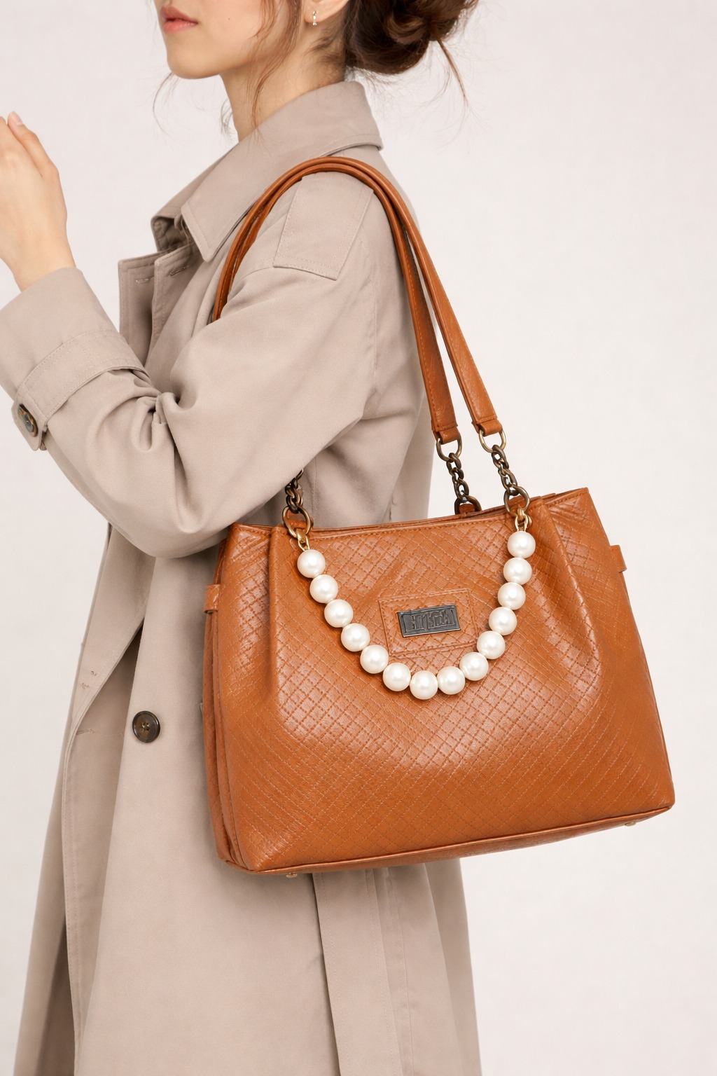 Pearl tote leather