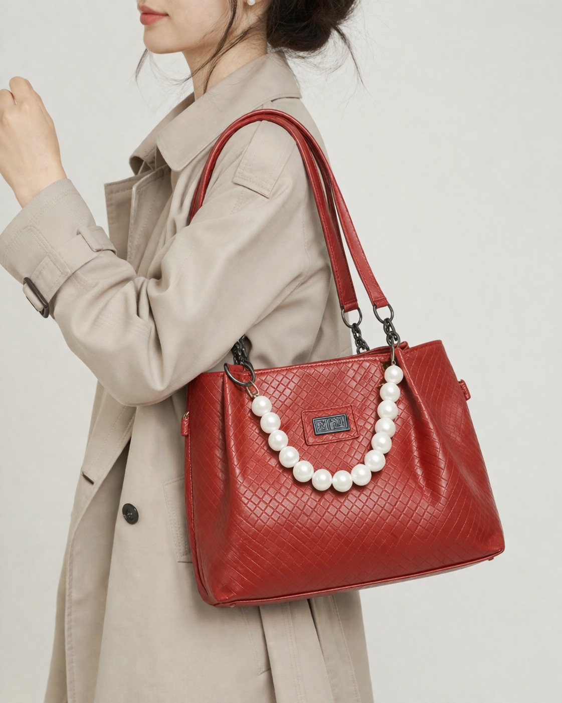 Pearl tote leather