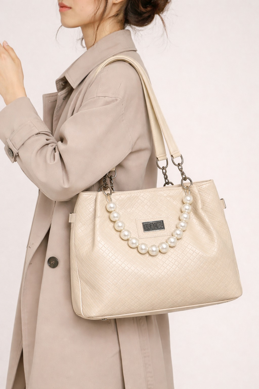 Pearl tote leather