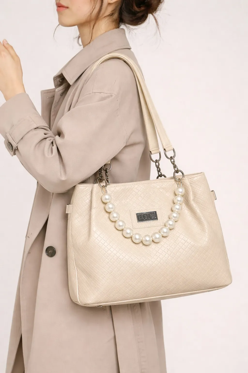 Pearl tote leather
